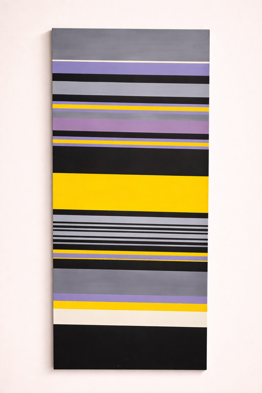 תדרים של צבע – ציור גיאומטרי אנכי בצהוב, לוונדר ושחור