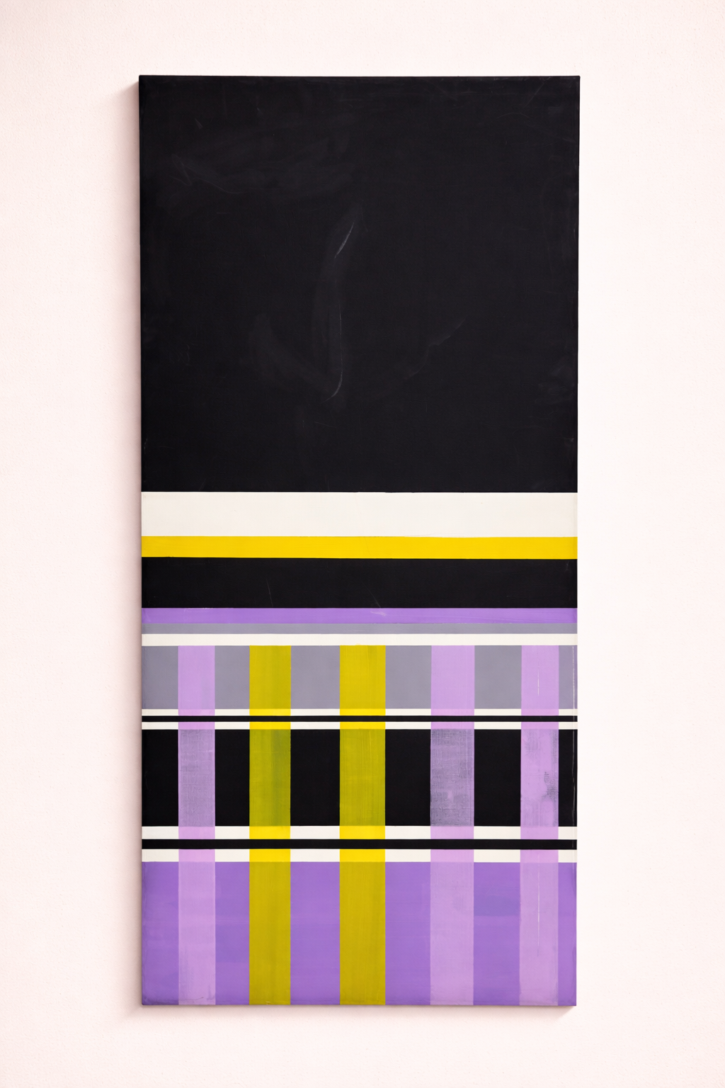 מקצב גיאומטרי בשחור ולוונדר – ציור מופשט אנכי בסגנון מודרני